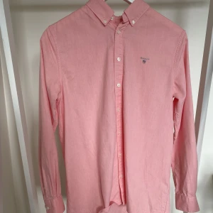 Gant skjorta - Aprikos färgad Gant skjorta.  Fullpris: 699 kr. Säljer för 139 kr Storlek 158/164