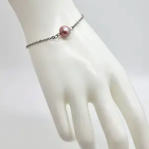Super cute handgjort armband 🎀●Material-rostfritt stål,pärla. Nickel fri. Längd: 17cm och 2cm lång förlängninskedja för justering.