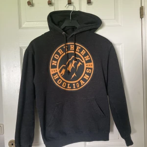 Th northen hooligans  - The northen hooligans hoodie xs Köpt för 799kr säljer för 450kr