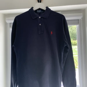 Ralph lauren pike - En sjukt fin Ralph lauren pike med långa ärmar. Storlek S men passar även M, skriv för mera info och bilder 