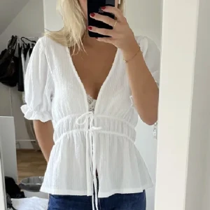 Topp - Jättefin topp från Gina tricot! Endast använd 1 gång  