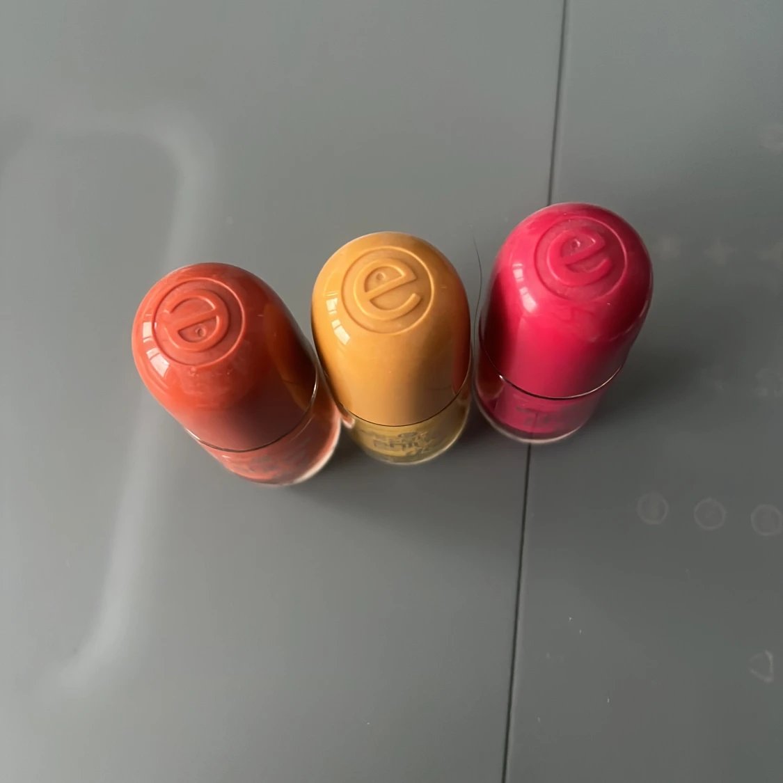 Gel nagellack av essence  - 90