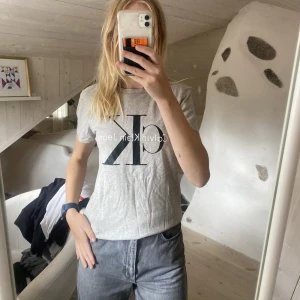 Calvin Klein t-shirt - Grå t-shirt ifrån Calvin Klein i bra skick
