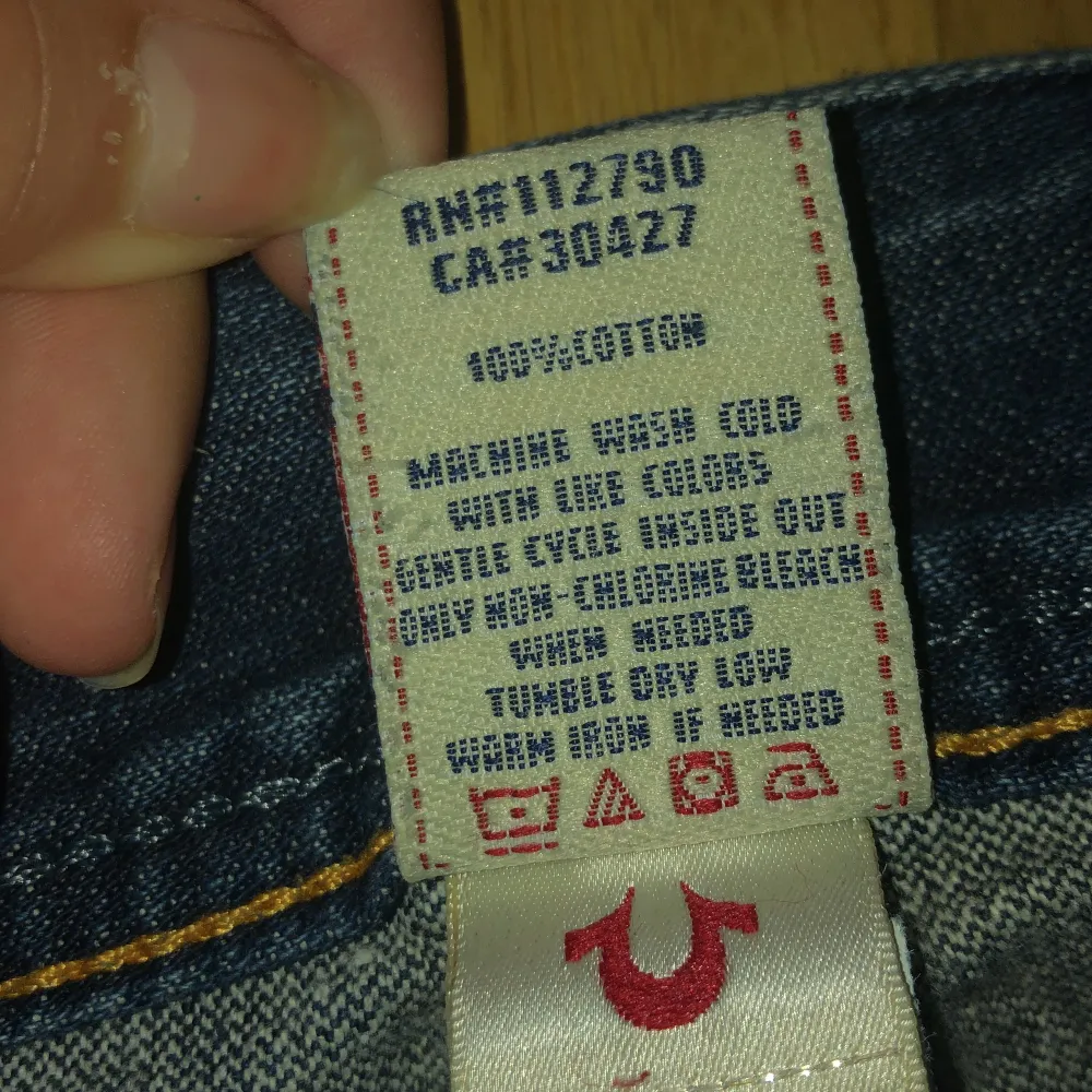 Ett par as Kattiga true religion som är köpta här på Plick. Säljer för 250 +70 kr frakt. Jeans & Byxor.