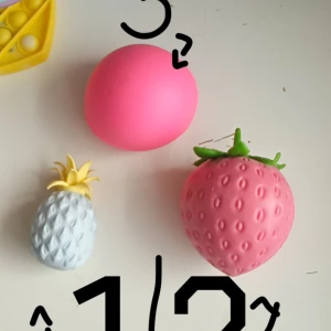 Fidget toys  - Kommer inte till användning köparen står för frakt och köpte för 120 kr och de andra 3 ca 60kr. 50 för de som kosta 120 kr blir 50 och de för 60kr är 30kr
