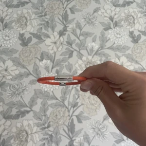 Louis Vuitton Leather Bracelet - Louis Vuitton Leather Bracelet - Skick: 9/10 - Pris: 2299kr