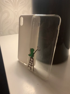 Mobilskal  - Två mobil skal till en iPhone XR men även funkar till iPhone 11 de är som nya😍Och man kan även välja att köpa endast 1 av de för 25kr🙌🏼