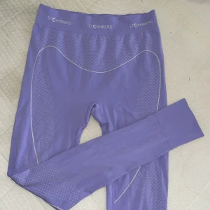 Lila träningstights  - Lila träningstights från stormberg, storlek M/L