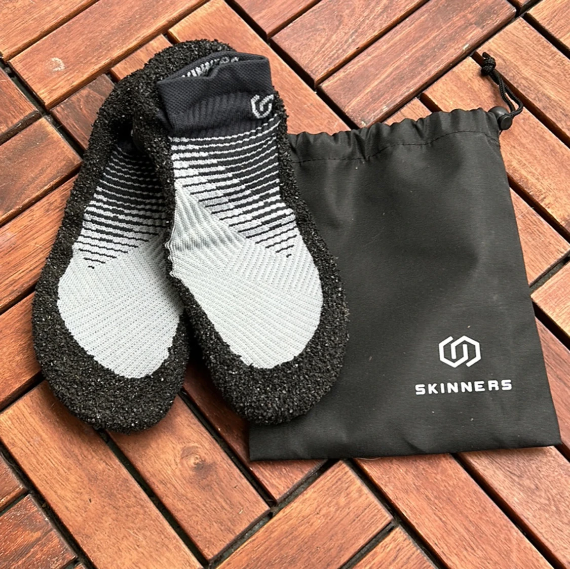 Skinners sockshoes