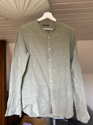 Shirt  - I have it for 3 years I wear in 2-3 times and it’s in good condition  100% linen 