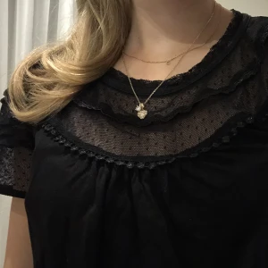 Svart blus/topp  - Fin topp i storlek s, aldrig använd så i mycket bra skick💗 