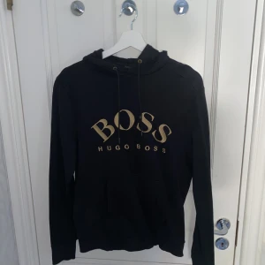 Svart Hugo Boss Hoodie - Svart hoodie nyskick säljs inte längre