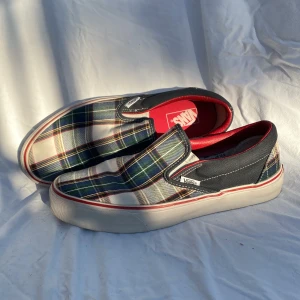 Vans skor  - Vans skor i storlek US 8,5 för män och US 10 för kvinna. 