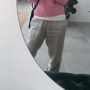 Linnebyxor  - Beigea linnebyxor som inte kommer till användning längre, som nya!