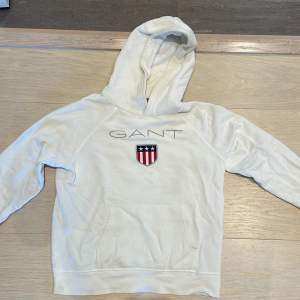 Vit Gant hoodie i storlek 170