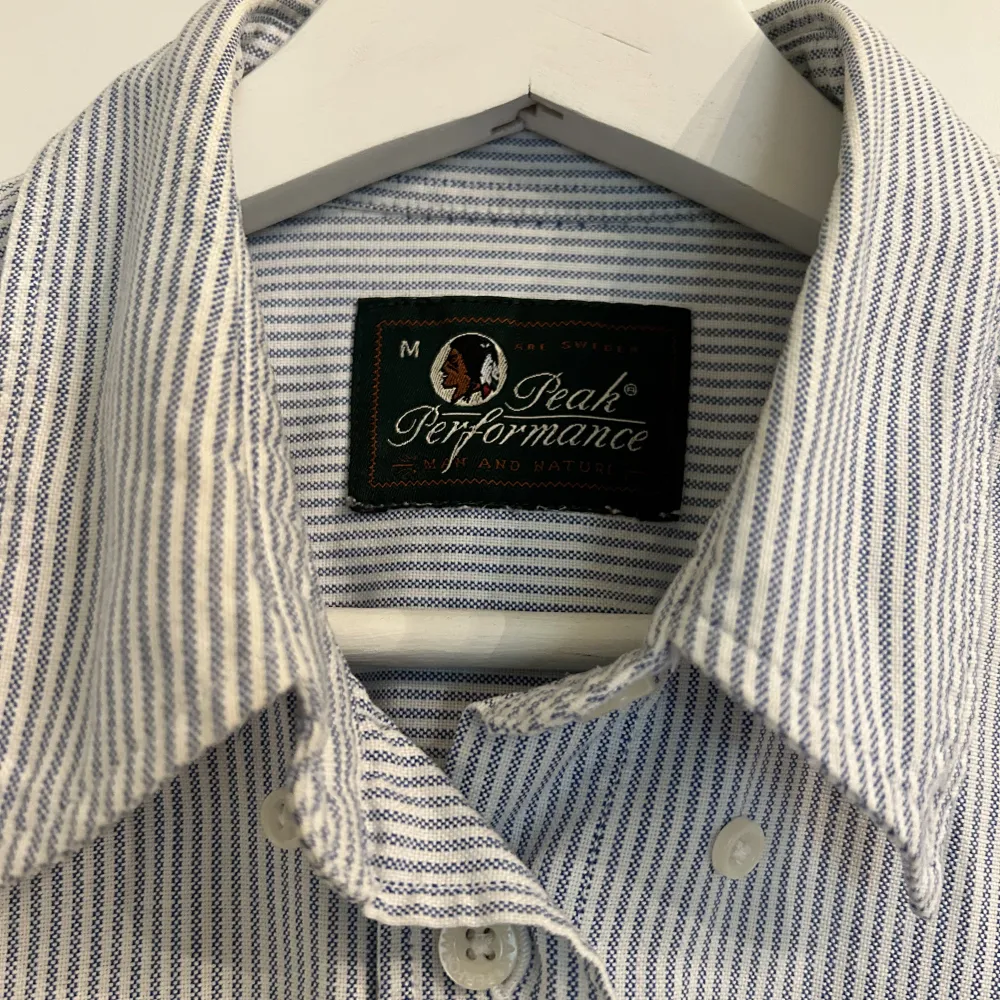 It’s a poplin shirt with thick 100% cotton. . Skjortor.