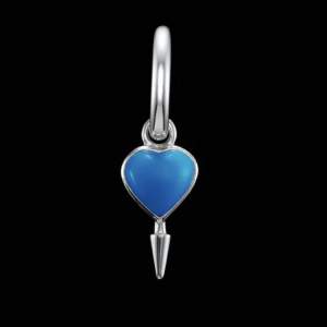 Söker detta örhänge från Maria Nilsdotter! Det heter single love earring och jag vill ha det i blå! Hör av dig om du har, kan betala bra 😽