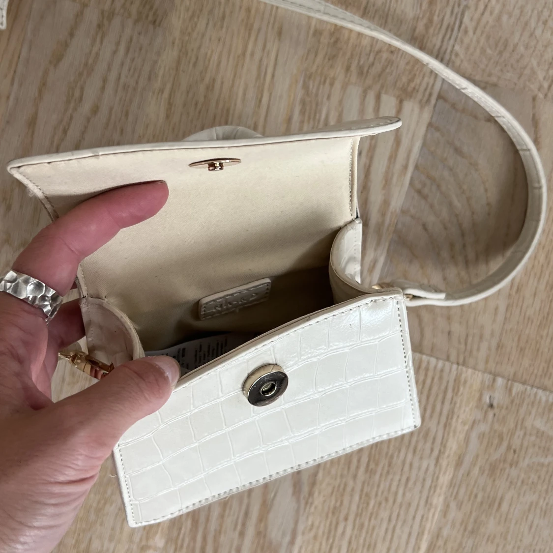 Liten axelväska från NA-KD - 91