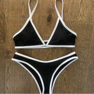 Säljer en svart/vit bikini som påminner om den som Lovisa worge använder. Bikinin är i storlek S🤍