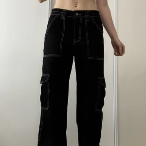 Byxa lågmidjad - Stussvidd: 87 cm Ben: 71 cm