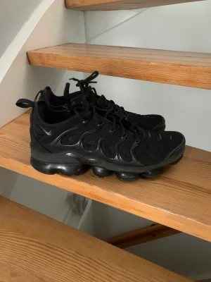 Nike vapormax  - Dom är i bra sick, luften är kvar och sådant. Använda fåtalet gånger 
