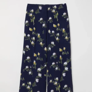 H&M Wide Trousers - H&M wide leg trousers Used a few times ✨ 100% viscose 🍃  Art nr 0655861001