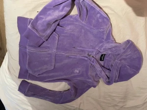Juicy couture - Säljer då det är förstort för mig 