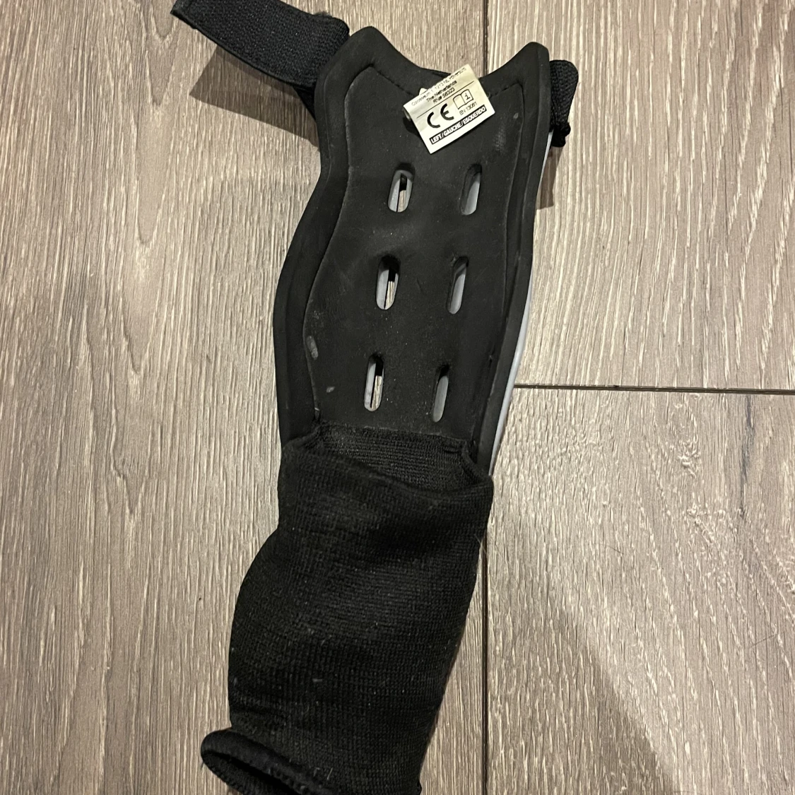 Benskydd fotboll M för barn - 90