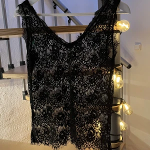 Spetstopp - Superfin spetstopp! Lite för liten på mig dessvärre. Passar nog perfekt på någon, med lite oversized fit, som avabligtvis har s! 🩷