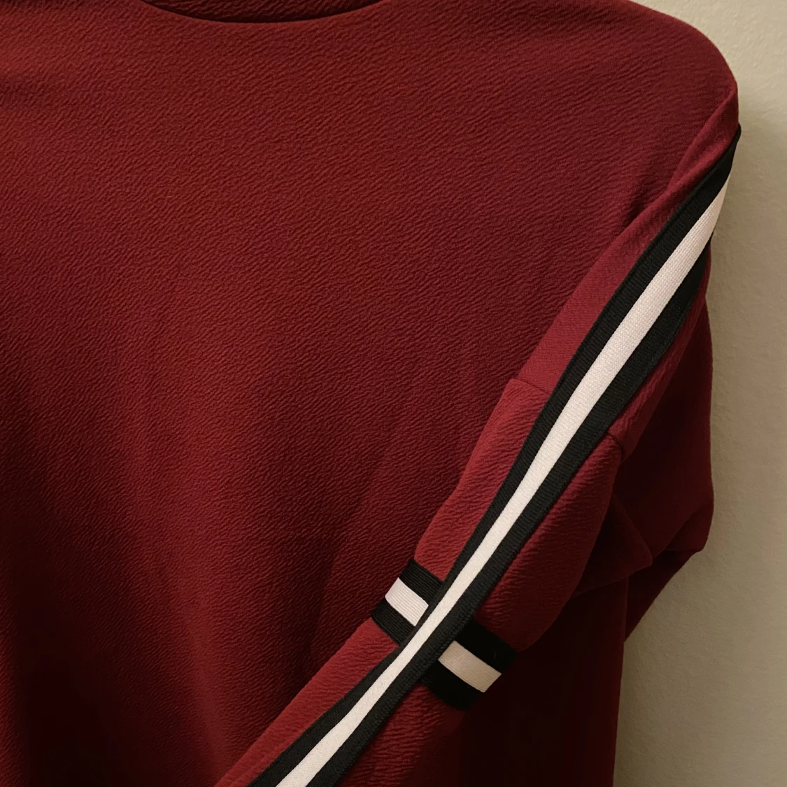 Vinröd tröja - 91