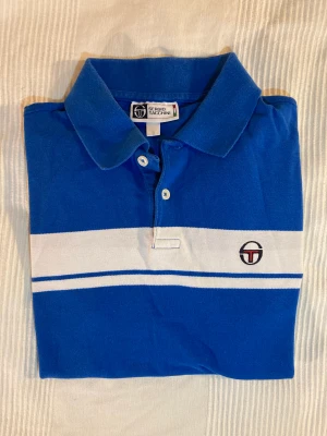 Sergio Tacchini Piké - Piké från Sergio Tacchini. Storlek S, bra skick. Pris kan diskuteras.