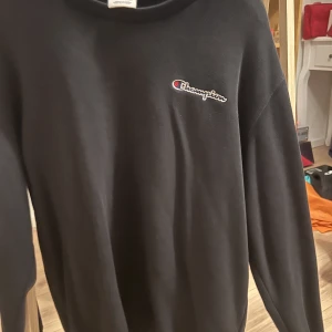 Champion Sweatshirt  - Svart sweatshirt 