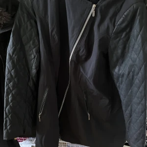 Vår/ höst jacka  - Vår och höst jacka från bonprix 