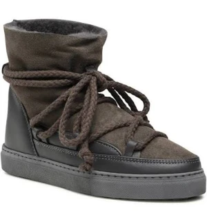 Inuikii skor - Fina inuikii skor Vid mke intresse kan jag starta en budgivning. De är använda en halv vinter, aldrig i snö (bra skick) är i storlek 38, passar mig som ligger runt där Nypris 2999kr, mitt startpris= 999kr Skriv vid minsta intresse.  Säljs då ja har nya❤️  