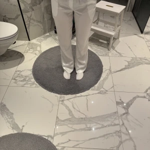 Vita blanka byxor  - Blanka vita byxor  Finns i Holmsund men kan tas till Ersboda på vardagar 