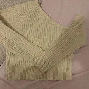 Finstickad tröja - En finstickad tröja, använd 2-3 gånger men är fortfarande i nyskick