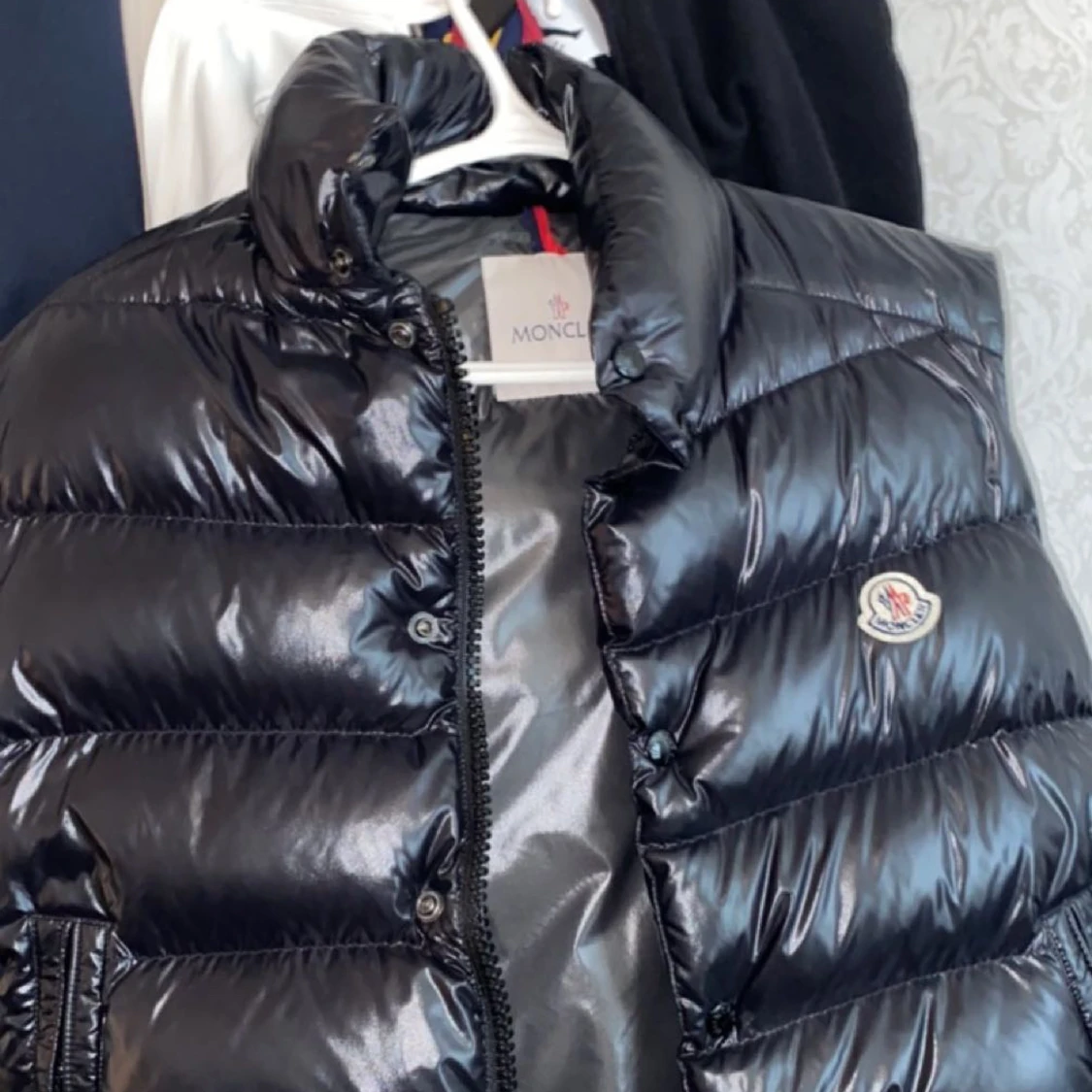Moncler väst äkta 