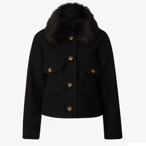 Chealsea jacka - Jag säljer min kompis skit snygga chelsea jacka. Som ny då den bara är använd ett fåtal gånger. Inga defekter, skriv till mig vid intresse av fler bilder.