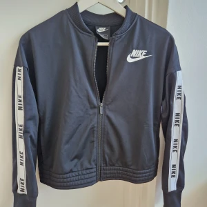 Nike Cardigan - Helt ny Nike Cardigan i Storlek S
