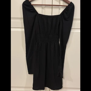 Klänning  - Svart klänning storlek xxs, använd en gång 50kr