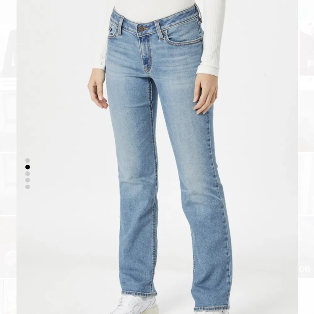 Levis jeans i modellen Superlow Boot, köpta för 1025kr 🫶🏼 Slutsålda på about you. Har aldrig använts!. Jeans & Byxor.