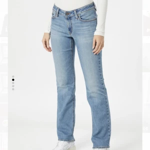 Levis jeans - Levis jeans i modellen Superlow Boot, köpta för 1025kr 🫶🏼 Slutsålda på about you. Har aldrig använts!