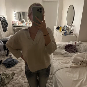 Tröja med trekvartsärm - Stickad tröja med trekvartsärm! Feån hm, passar en xs/s