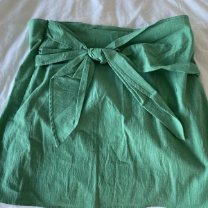 Zara top - Jättegullig topp från zara som jag använt en gång. Så härlig färg men jag tycker inte jag passar så bra i den tyvärr