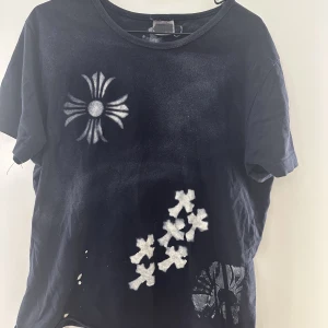 Handmade Tee - Storlek M, cropped. Dm för mer info / bilder.