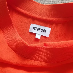 WEEKDAY klänning  - Tunnare klänning från Weekday 