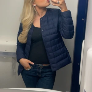 Uniqlo jacka - Säljer min fina uniqlo jacka som är i fint skick, köparen står för frakten💕kontakta privat för fler frågor Nypris 799kr - mitt pris 650kr