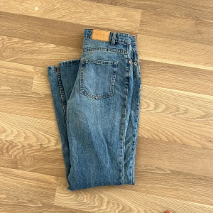 Monki jeans - Som nya, storlek 29, lågmidjade