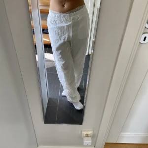 Linnebyxor - Snygga linnebyxor från hm i stl S helt oanvända då de är för stora för mig.💞