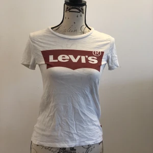 Levi’s T-shirt  - En vanlig Levi’s T-shirt. Pris kan diskuteras:)